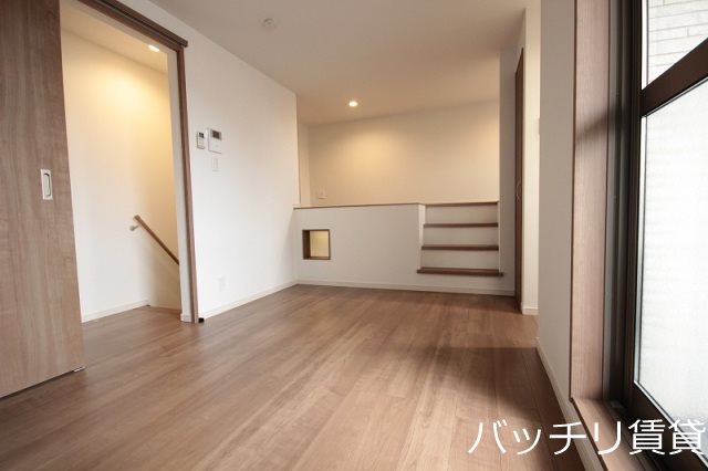 居室・リビング　別号室の画像。現況優先