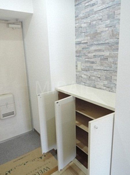 玄関　※別号室の参考写真