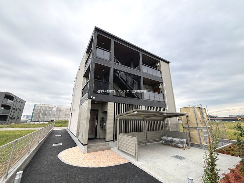 建物外観　ラ・リノIIのご紹介は住いの窓口アソシエにお任せ下さい。
