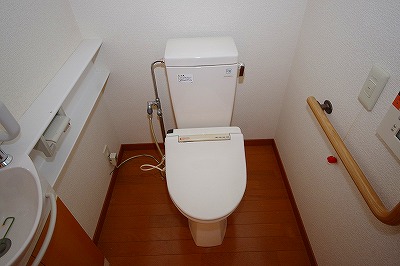 トイレ　温水洗浄便座付き