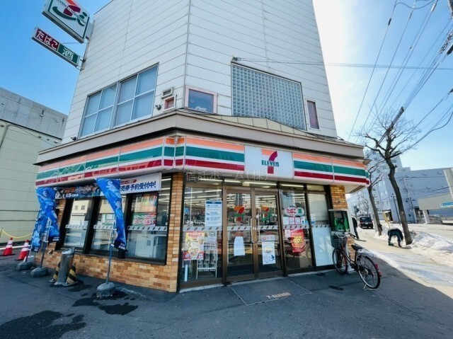コンビニ　セブンイレブン豊平7丁目店（コンビニ）まで376m