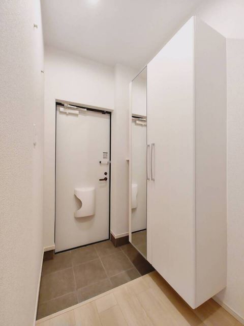ゼロツー参番館の玄関写真