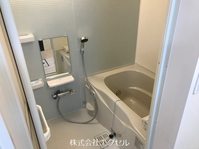 バス・シャワールーム　追い焚き完備、ゆったり入れる浴室です。