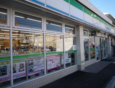 コンビニ　ファミリーマート上板橋三丁目店（コンビニ）まで367m