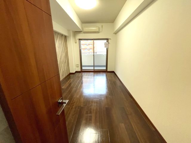 居室・リビング　(参考)同マンション反転間取り他部屋の写真