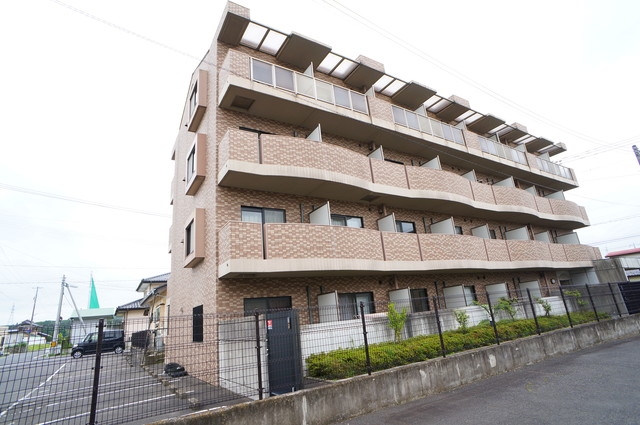 建物外観　１９９９年３月完成　ＲＣ造４階建て　西向き