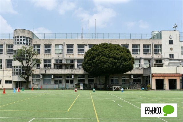 小学校　文京区立小日向台町小学校（小学校）まで588m