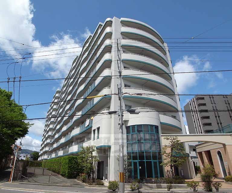 建物外観　ドッシリとした佇まいです