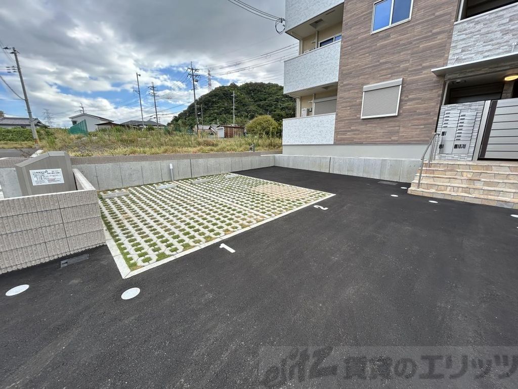 駐車場　庭