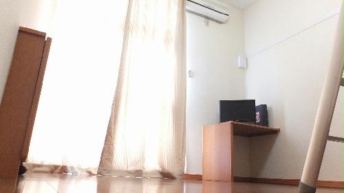 居室・リビング　家具家電設置済み物件です。