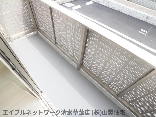 バルコニー　お洗濯にも便利なバルコニー付き