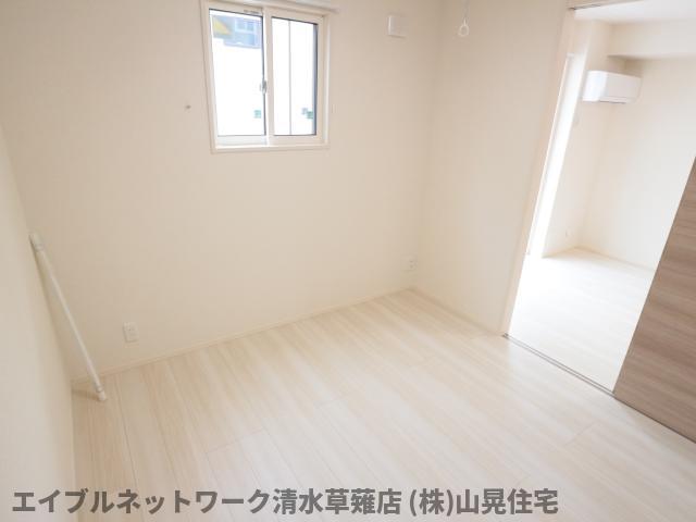 その他部屋・スペース　広くて明るい寝室