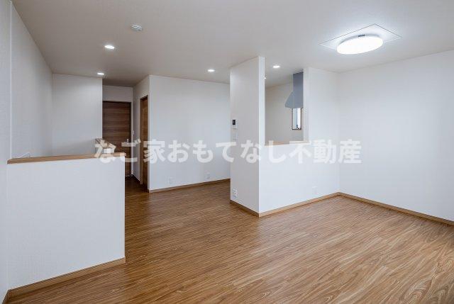ＪＲ東海交通事業城北線 比良駅 徒歩23分 2階建 新築の居間写真