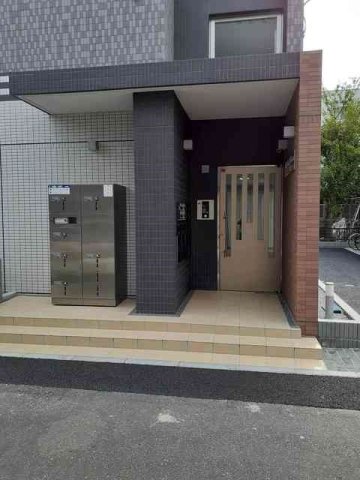 エントランス　落ち着いたエントランスです