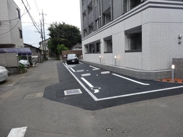 駐車場　駐車場があるので、車を買う予定の方も安心です