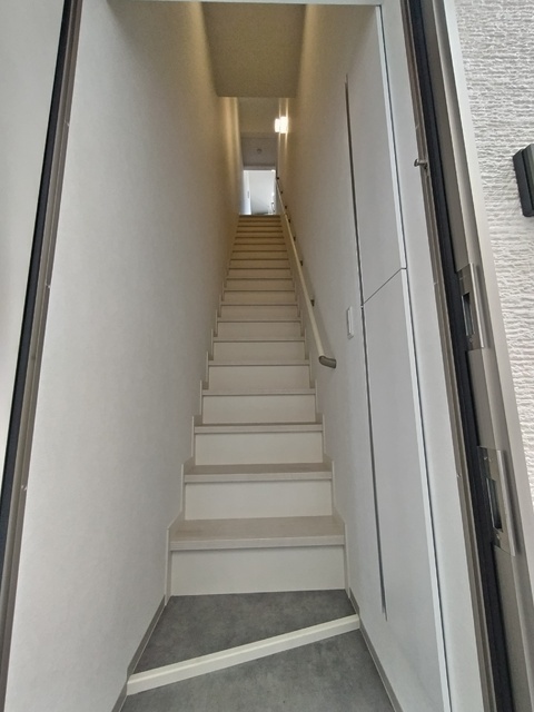 玄関　★白を基調とした内装★