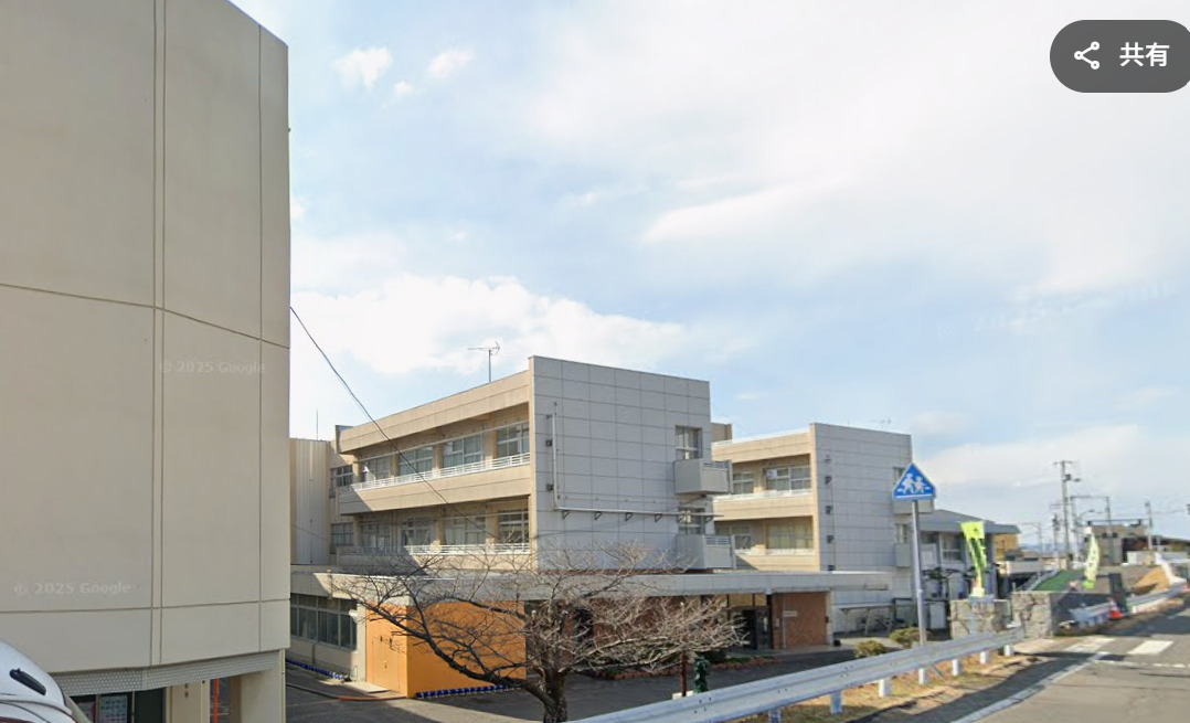 小学校　丸亀市立城東小学校（小学校）まで537m