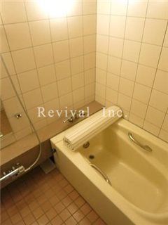 バス・シャワールーム　綺麗な浴室でございます