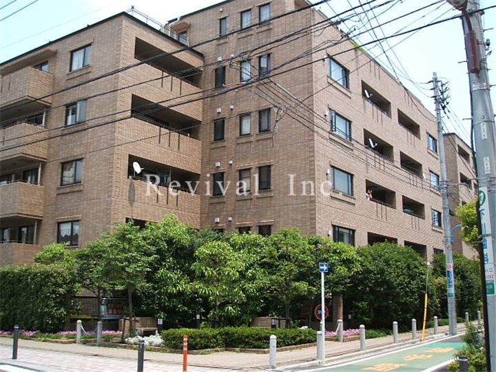 建物外観　重厚感ある外観で築年数を感じさせません