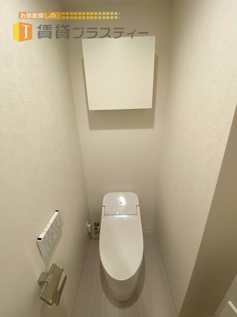 トイレ　収納棚もあります