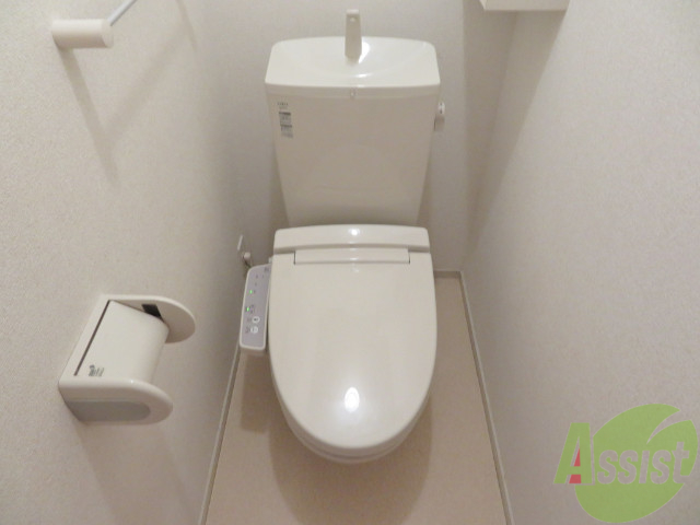 トイレ　ウォシュレット機能がついたトイレです。安心して使用できますね