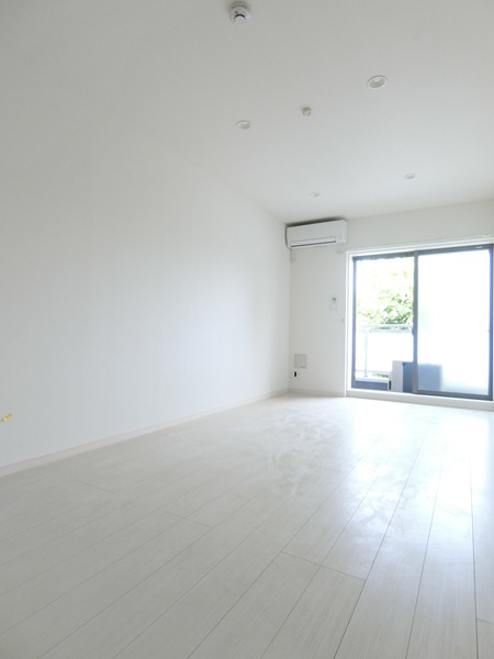 居室・リビング　南東向きの明るいお部屋です