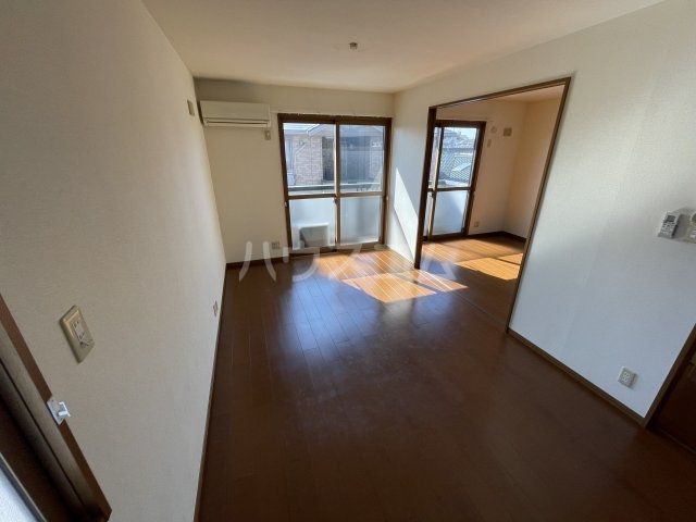 レインボー東 Aの居間写真