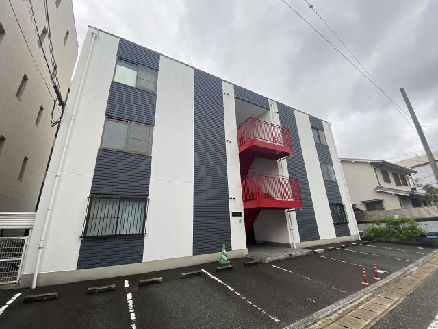 建物外観　敷地内に駐車場があります！