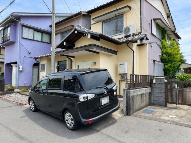 駐車場　軽なら余裕。コンパクトカーはギリギリ。眼の前に駐車場あり。