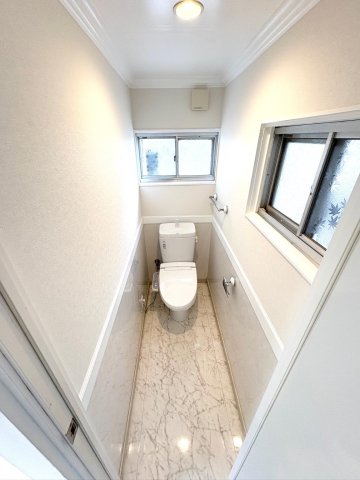 三保洋風戸建のトイレ写真