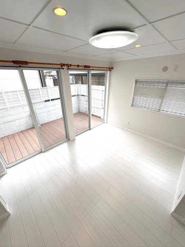 三保洋風戸建の居間写真