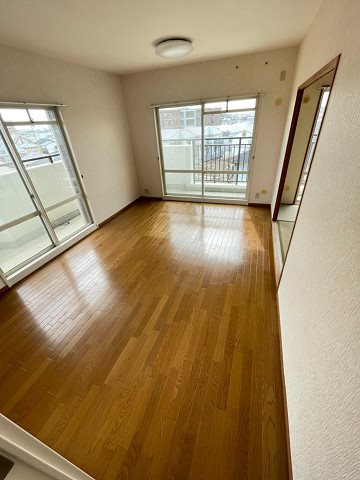 エバーグレイス西宮Iの居間写真