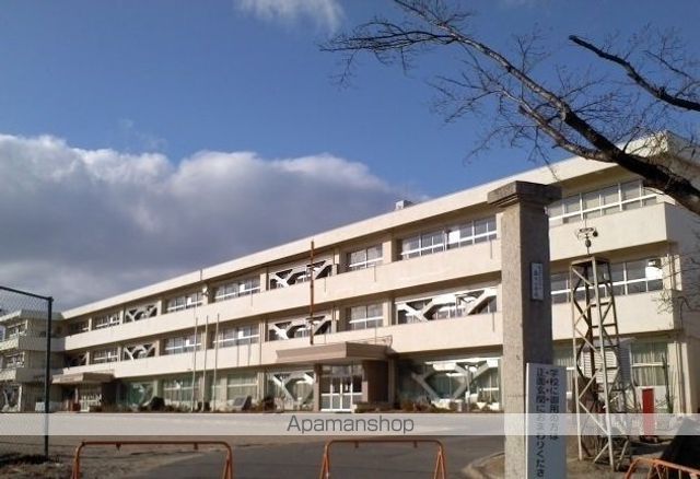 小学校　二本松市立岳下小学校（小学校）まで800m