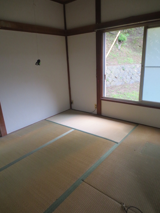 斉市荘の居間写真