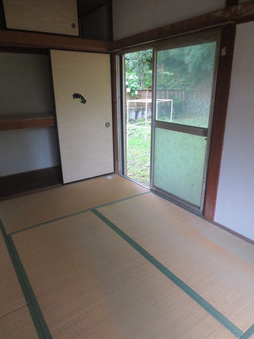 斉市荘の居間写真