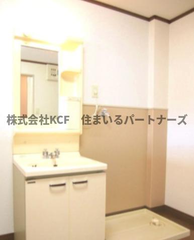 洗面設備　ゆったりとスペースのある洗面所