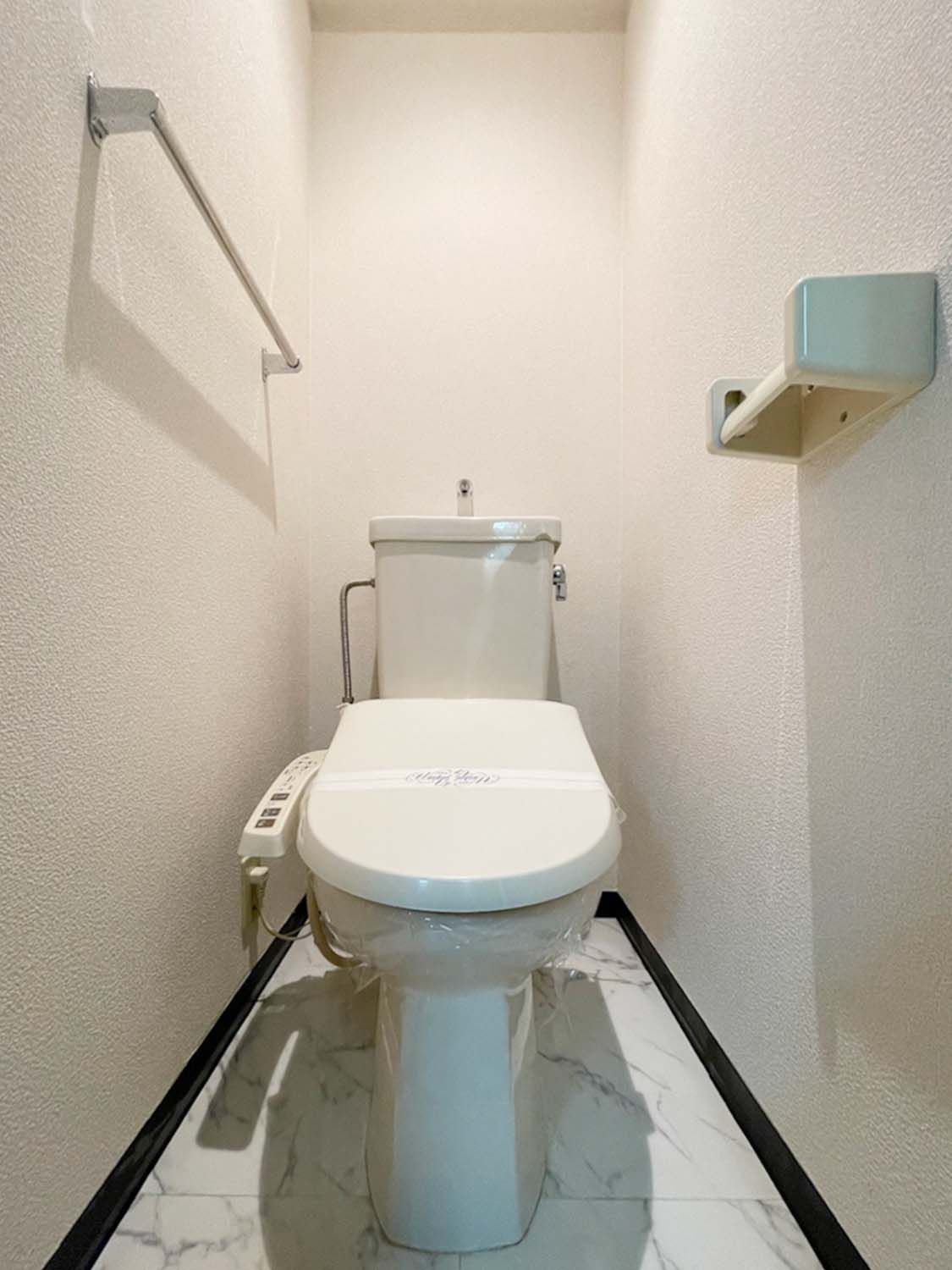 西鉄天神大牟田線 西鉄平尾駅 徒歩7分 8階建 築35年のトイレ写真