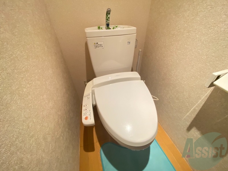 トイレ　嬉しいウォシュレット機能付きです。シャワートイレは便利ですね