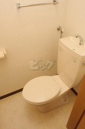 トイレ　弊社ではウォシュレットの取付もお手頃価格で承っております♪