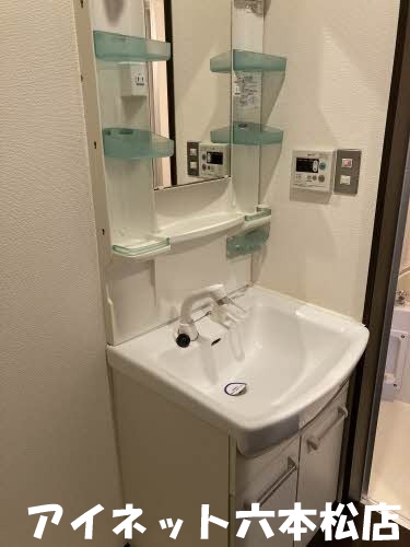 洗面設備　お出かけ前の支度にいかがでしょうか。