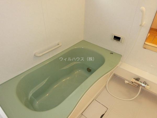 バス・シャワールーム　浴室乾燥機、追焚機能付の広々バスルーム！
