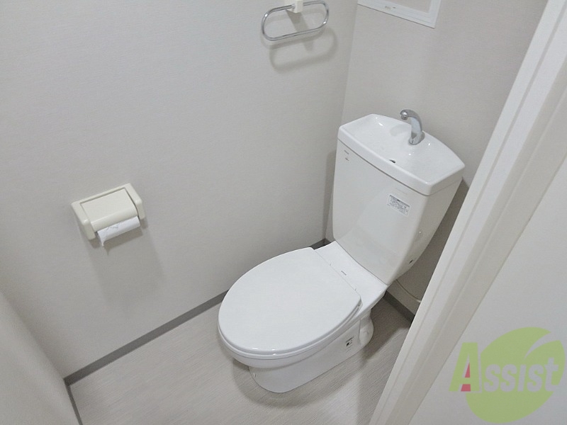 トイレ　ウォシュレットつけれるタイプのトイレですよ。。。。