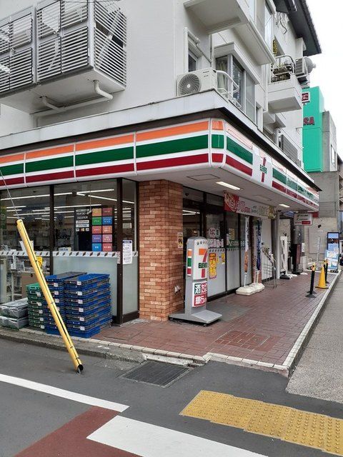 コンビニ　セブンイレブン（コンビニ）まで160m