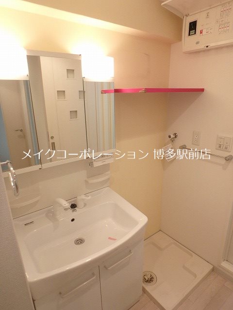 洗面設備　※入居中の為別部屋写真使用現状優先