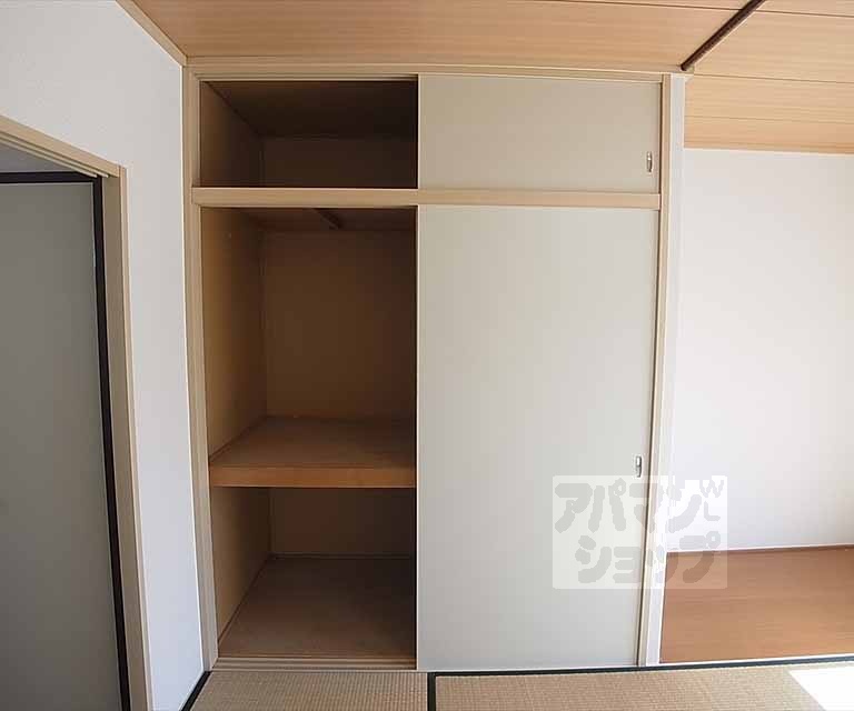 収納　押入