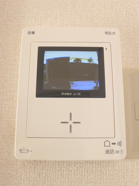セキュリティ　来訪者を確認できて安心のモニター付きインターホン