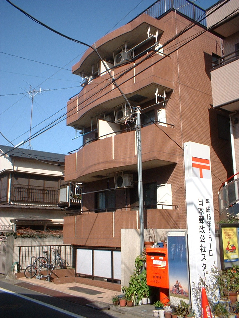 建物外観　オートロック物件
