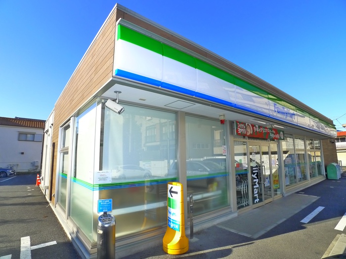 コンビニ　ファミリーマート（コンビニ）まで276m