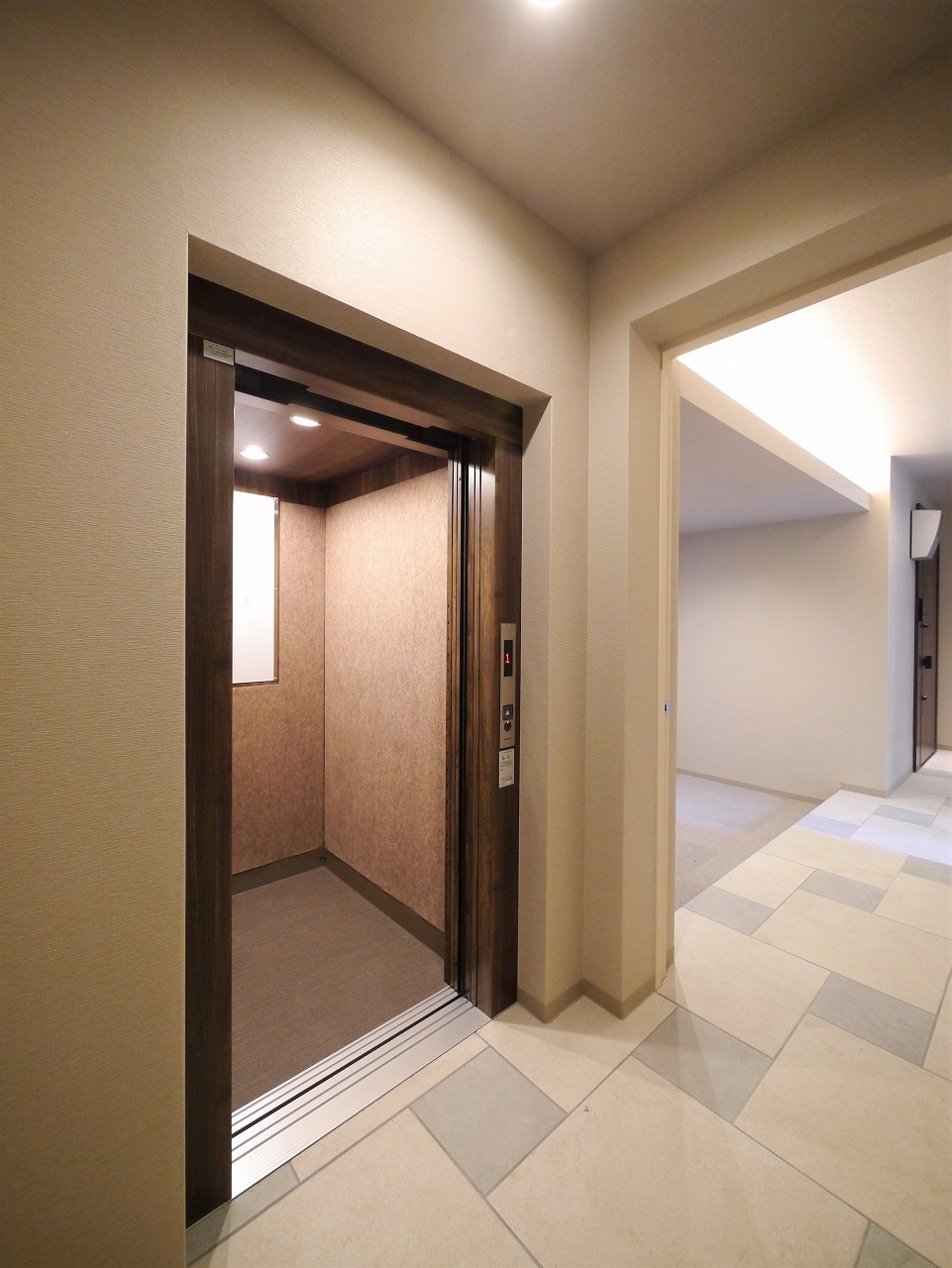 その他共有部分　エレベーター設置のマンションです。お荷物が多い時も安心です