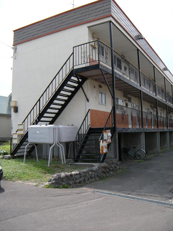 札幌市豊平区中の島二条のアパートの建物外観